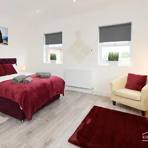 δ Ares δ The Flame Of Town Apartment Southampton